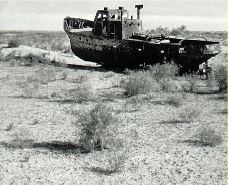Ships awaiting the return of the Aral Sea, Muynak 2000.