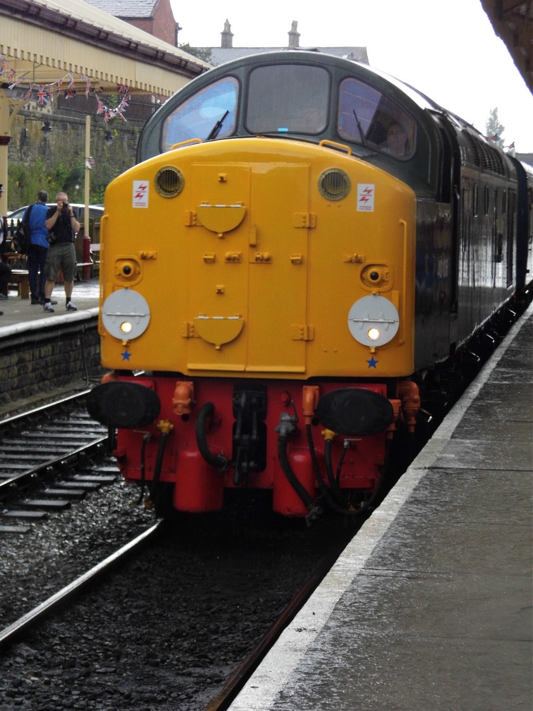 Class 37 pioneer D6700 with Hogwart's Castle and 60009 Union of South Africa, Sat 28/12/2013.. 