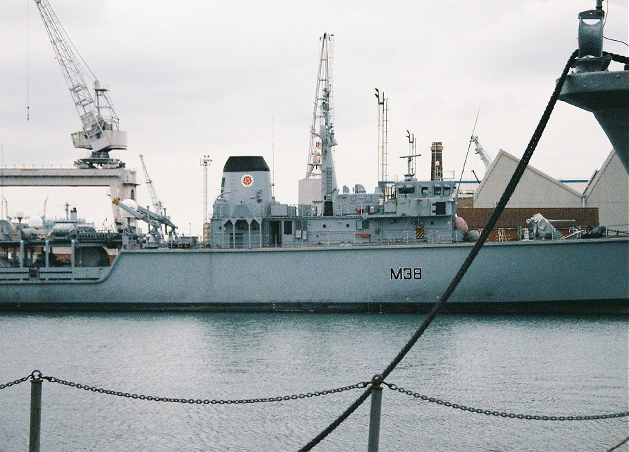 Hunt class mine hunter HMS Atherstone M38, Portsmouth 2010.