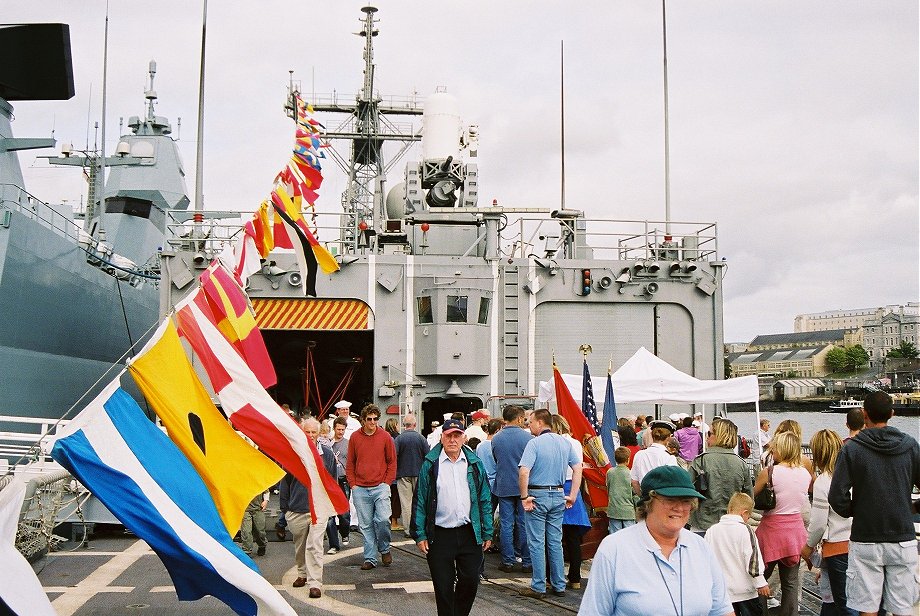USS Elrod FFG 55, Oliver Hazard Perry class frigate, Navy Days, Devonport 2006. 